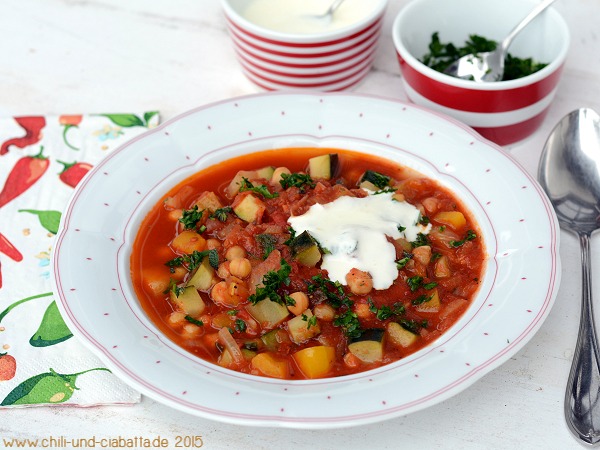 Kichererbsen-Eintopf mit Paprika und Zucchini