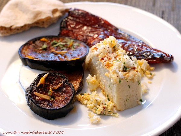 Gebratene Auberginen auf dem Mezze-Teller