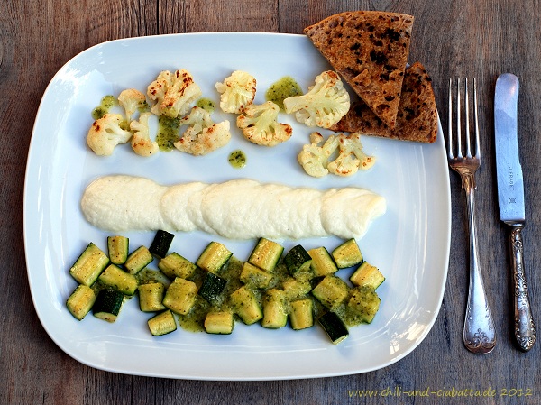 Blumenkohl mit Zucchini-Pesto