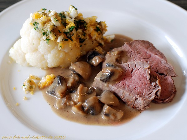 Kalbsfilet mit Champignonsauce und Blumenkohl