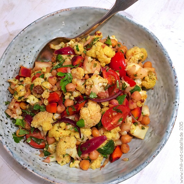 Blumenkohlsalat mit Kichererbsen – Chili und Ciabatta