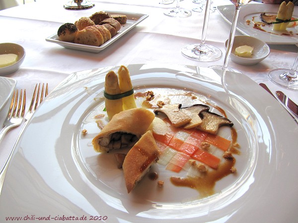 Orangerie Strudel mit Kalbsbries und Spargel