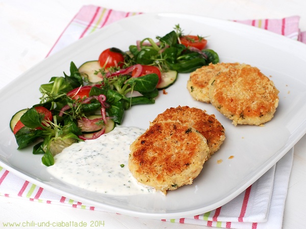 Bohnen-Buletten mit Schnittlauchjoghurt und gemischtem Salat