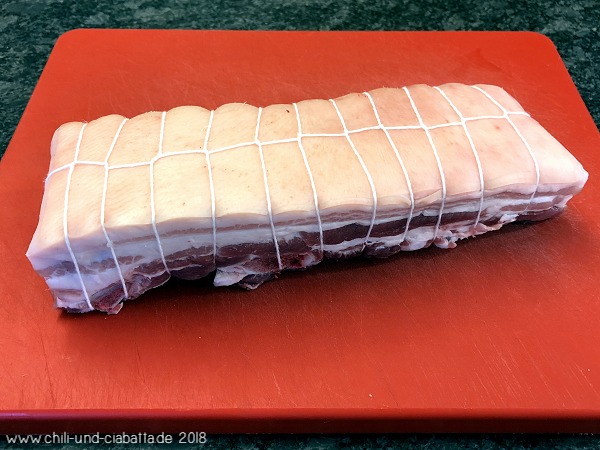 Schweinebauch gebunden