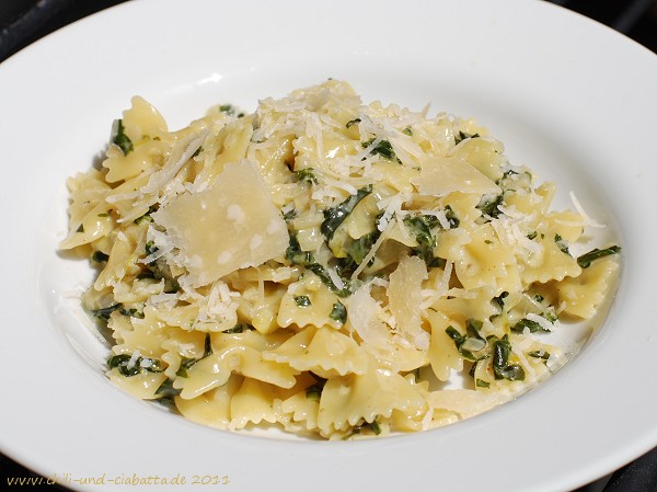 Farfalle mit Chicoree-Spinat-Käsesauce – Chili und Ciabatta