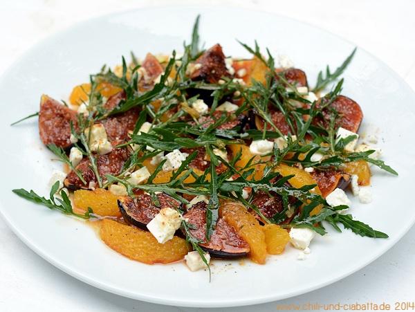 Salat mit karamellisierten Feigen und Orangen, Feta und Rucola