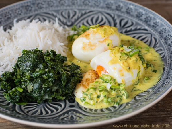 Gebratene Eier in Gewürzsauce