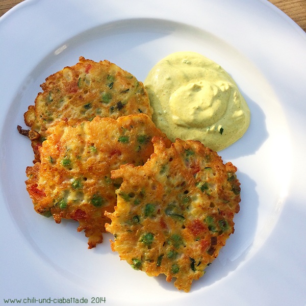 Gemüseküchlein mit Curry-Joghurt-Dip – Chili und Ciabatta