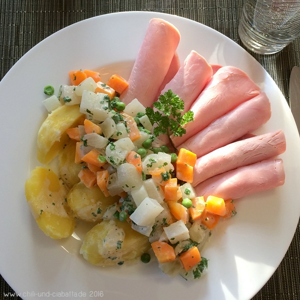 Kerbel-Gemüseragout mit Kartoffeln und Kasseler Aufschnitt