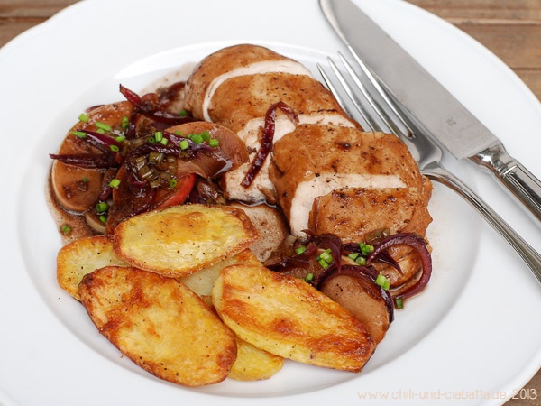 Hähnchenbrust in Apfel-Zwiebel-Balsamicosauce mit Knusperkartoffeln