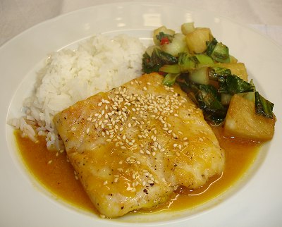 Huchen in Miso-Orangen-Sauce mit Ananas-Pak Choy