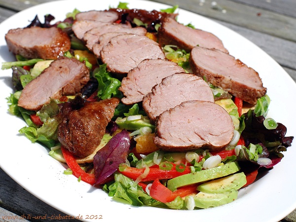 Gemischter Salat mit karamellisiertem Schweinefilet
