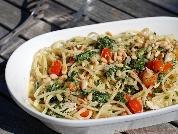 Linguine mit Spinat-Gorgonzola-Sauce und Tomaten – Chili und Ciabatta