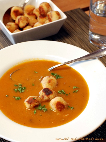 Ochsenschwanzsuppe mit Gnocchetti die pane