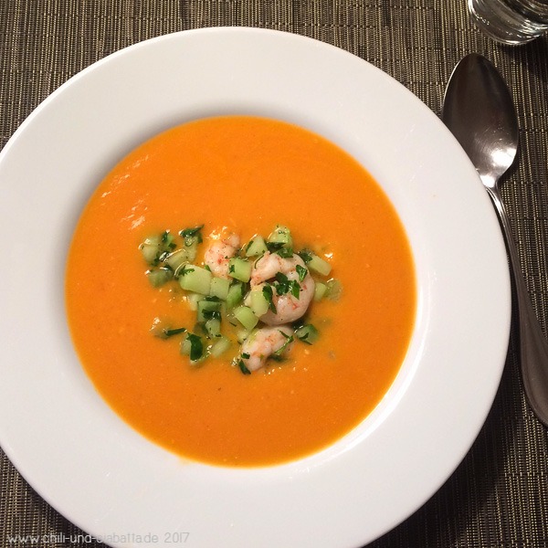 Papaya-Kokos-Curry-Suppe mit Ingwer-Gurken-Garnelen