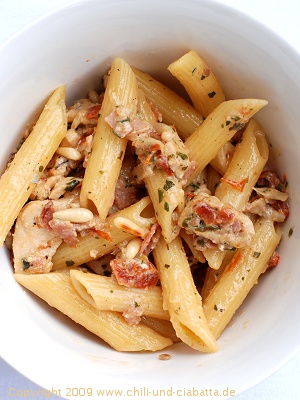 Penne mit Hähnchen, getrockneten Tomaten und Gorgonzola