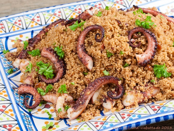 Pulpo mit Couscous, getrockneten Tomaten und Curry