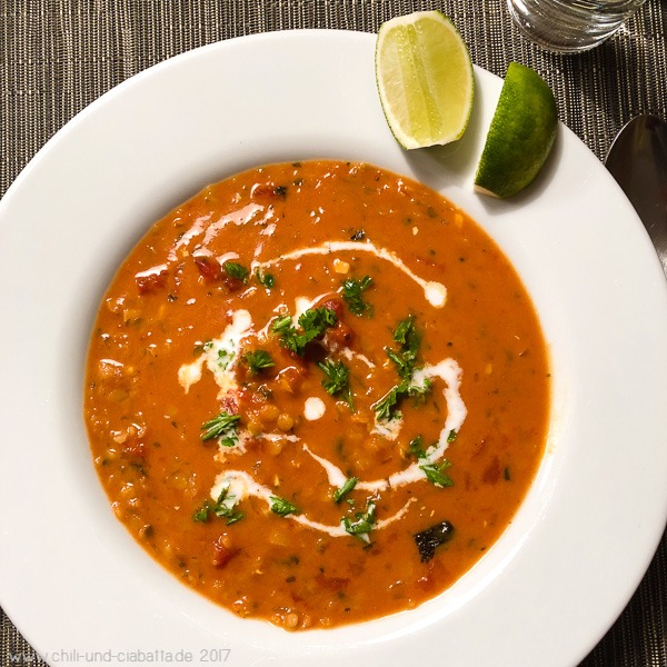 Curry-Rote-Linsensuppe mit Tomaten und Kokosmilch