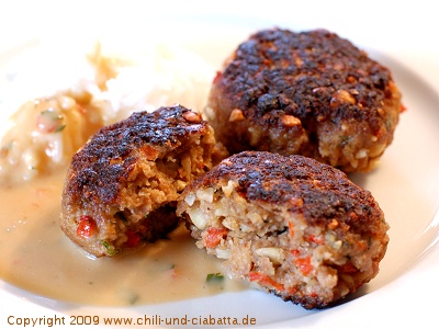 Saté-Lamm-Frikadellen mit Erdnusssauce