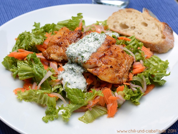 Skrei in Würzöl auf Salat