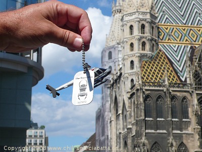 Travel Bug Helocopter vor Stephansdom