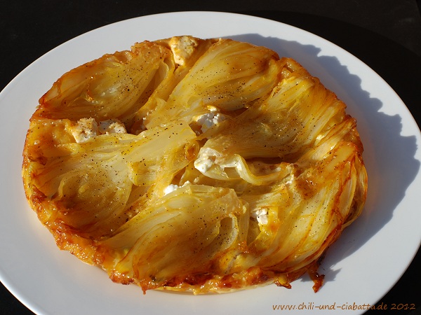 Tarte Tatin vom Chicorée mit Orangenkaramell und Ziegenfrischkäse