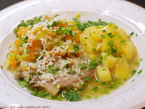 Tellerfleisch mit saurem Kartoffelgemüse