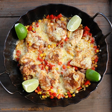 Tex-Mex-Hähnchenpfanne mit Mais, Chilis und Käse