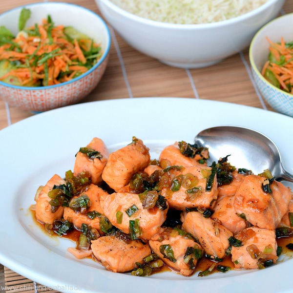 Vietnamesischer Karamell-Lachs mit Limetten-parfümiertem Reis und Gurken-Möhren-Salat