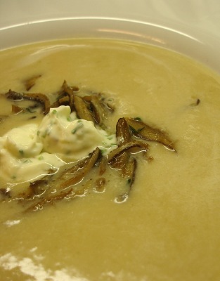 Weiße Bohnensuppe mit Austernpilzen